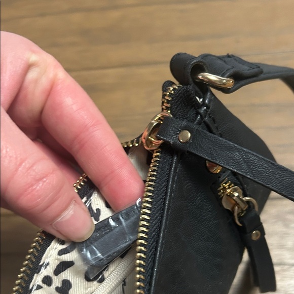 Jessica Simpson Black Crossbody Bag with Zipper Details - Picture 5 of 7